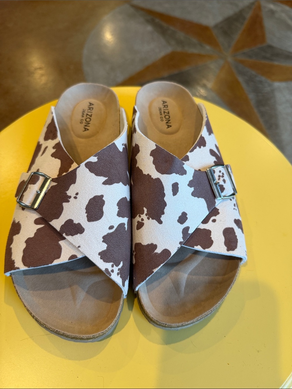Arizona Jean Company Brown and White Cow-Print Cross-Strap Kids Sandals